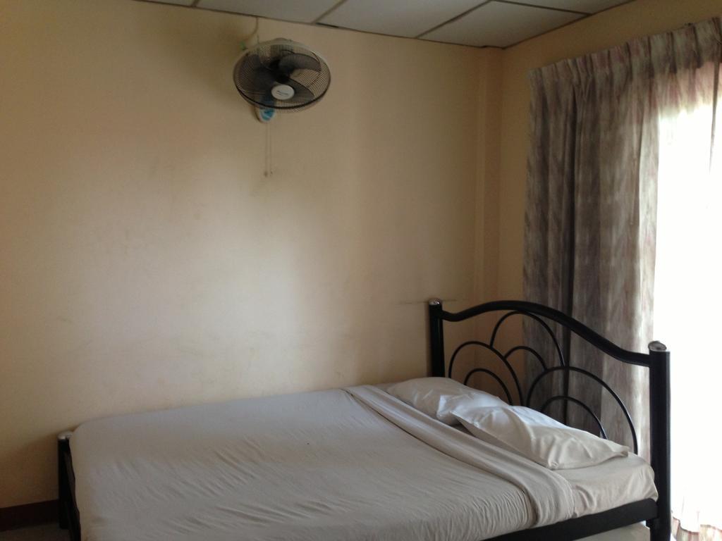 Traveller Inn Hotel Чиангмай Стая снимка